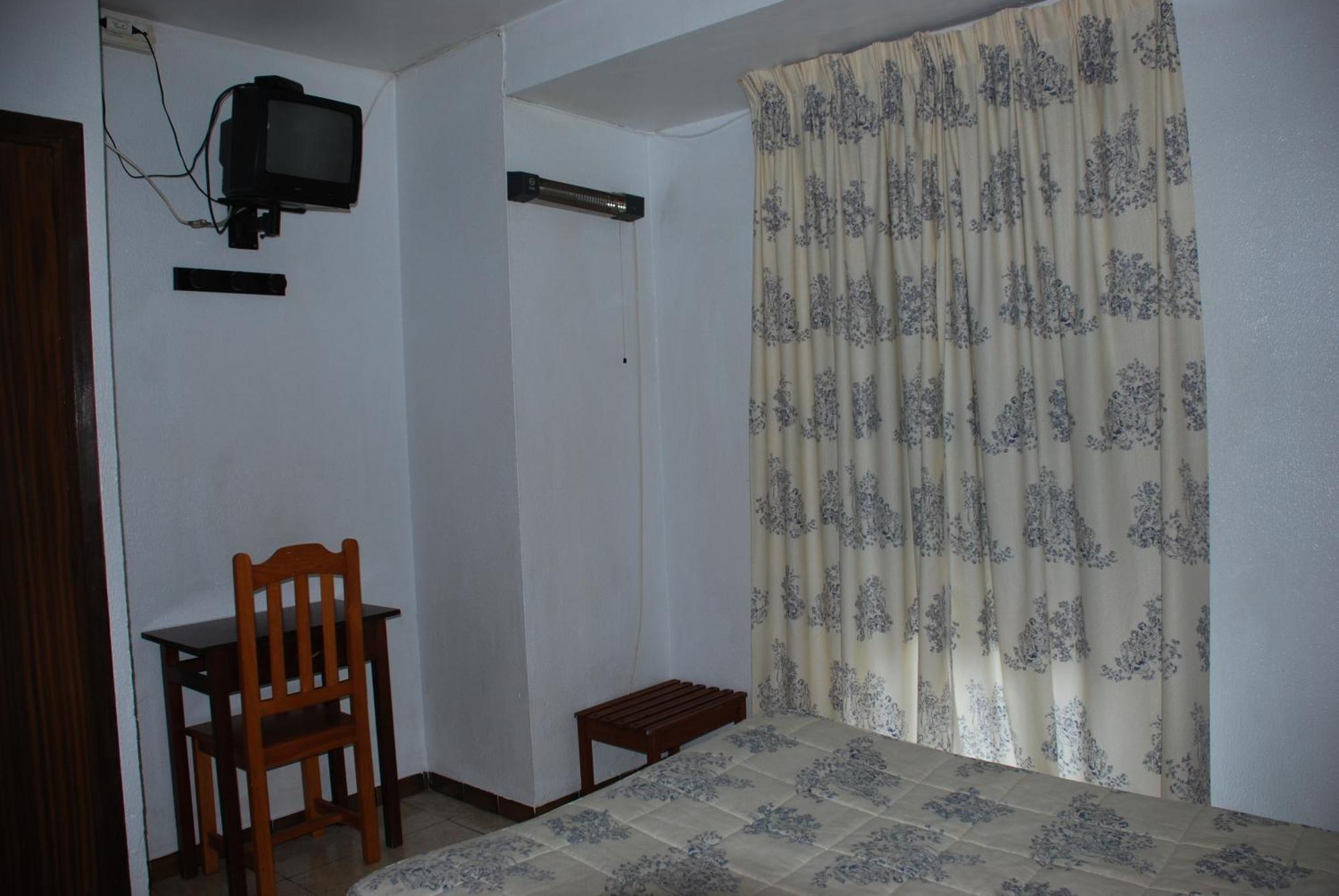 Pension Versalles Algeciras Exterior photo