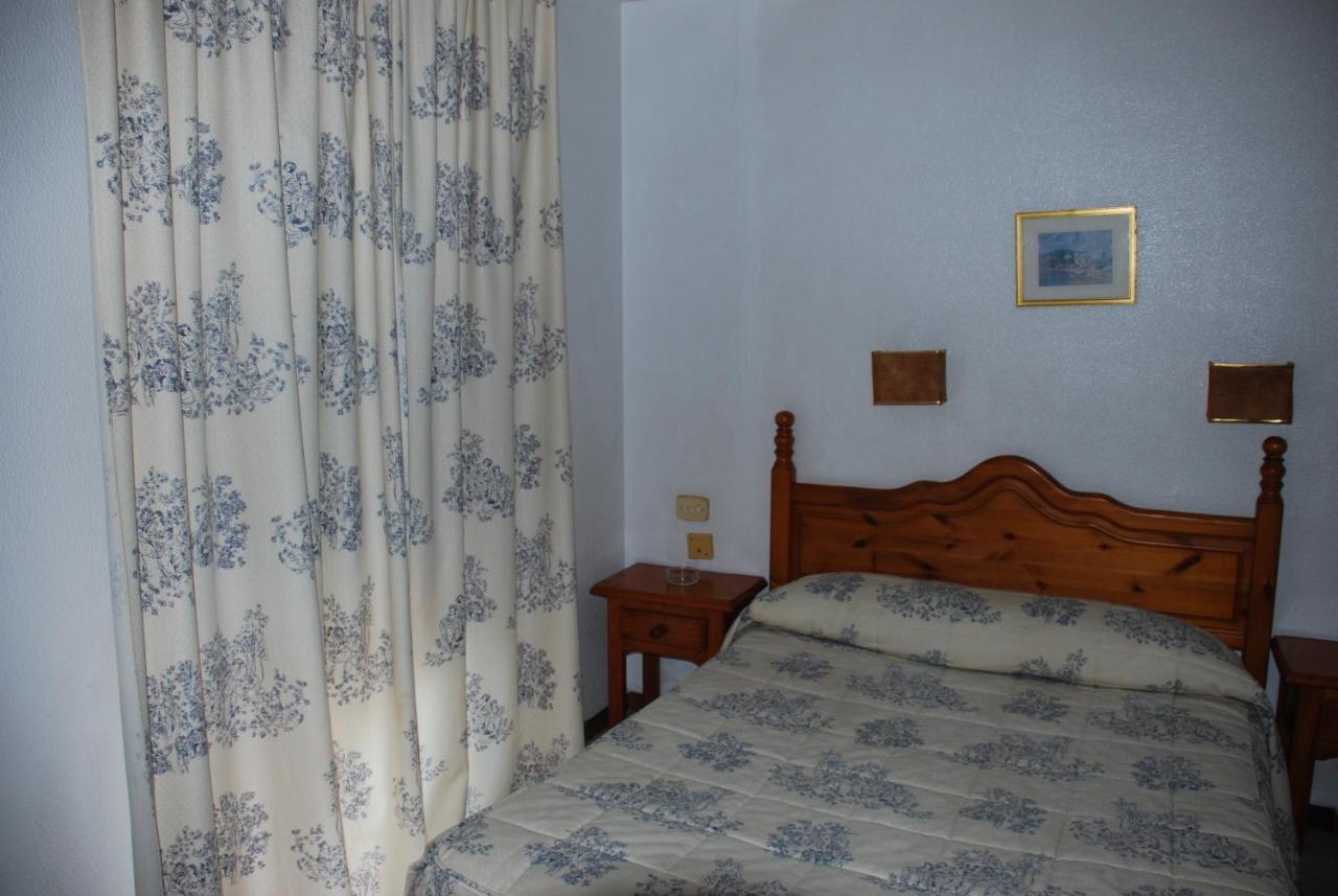Pension Versalles Algeciras Room photo